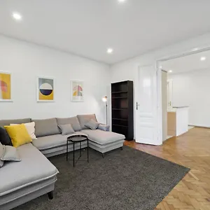 Big Spacious In Apartment Vienna